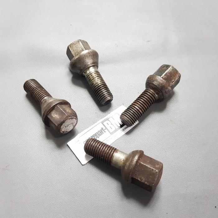 Baut Roda BMW 17 mm