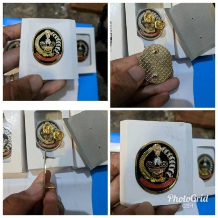 Lencana Persit KCK tipis