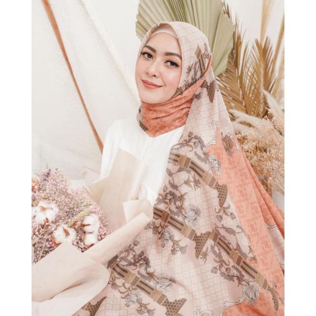 Scarf Wearingklamby/ Meranti Scarf