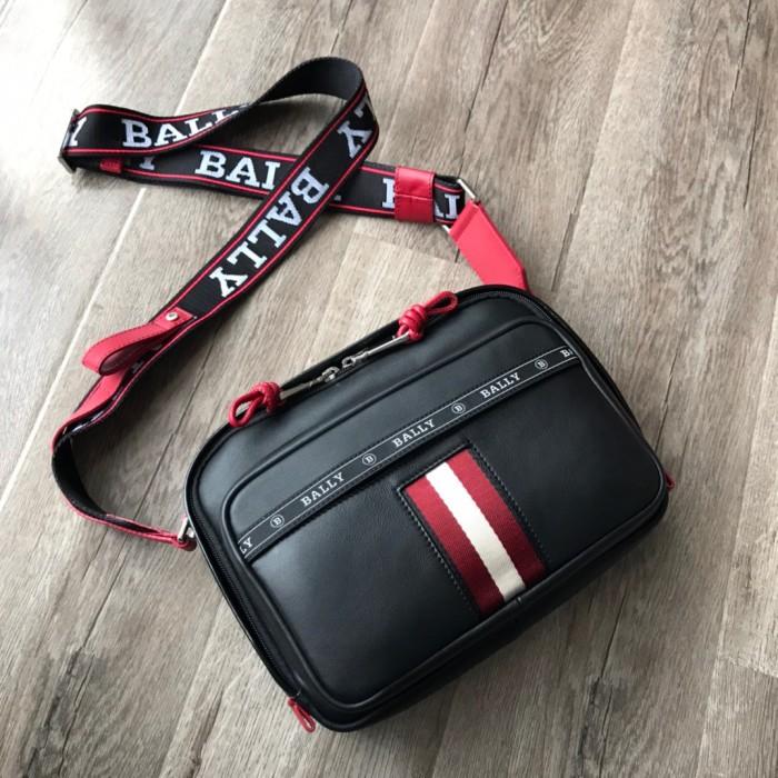 Tas Bally Hobs Square Crossbody Bag Black And Red