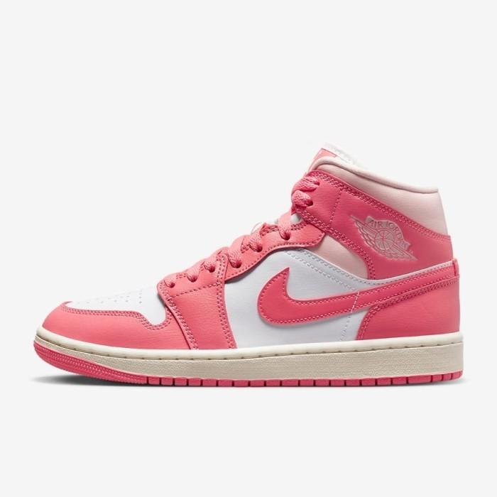 Sepatu Wanita Nike Air Jordan 1 Mid Strawberies And Cream BQ6472-186