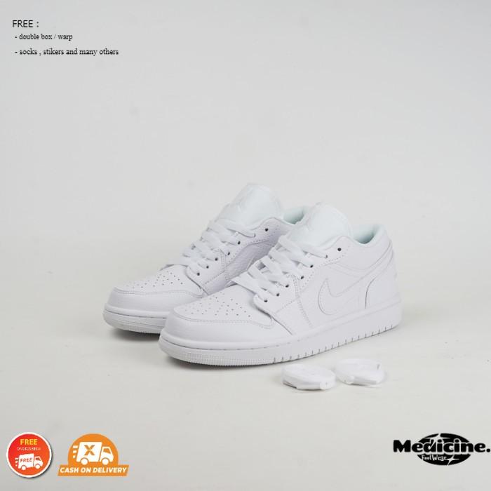 Sepatu putih sneakers (WMNS) AJ1 Low 'Triple White 2022' DV0990-111