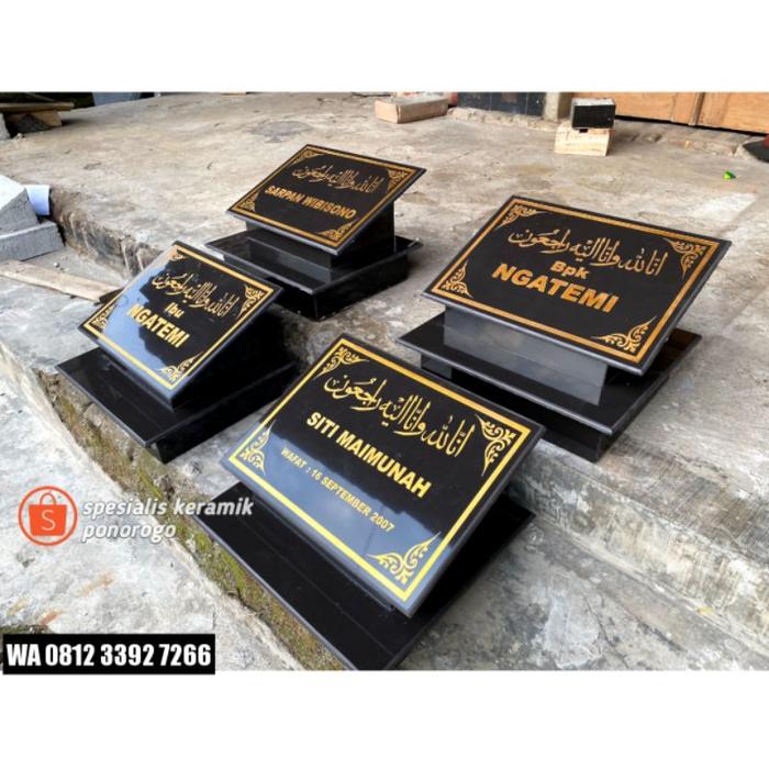 BATU NISAN GRANIT UKURAN PAPAN 40X30 + DUDUKAN 35X40