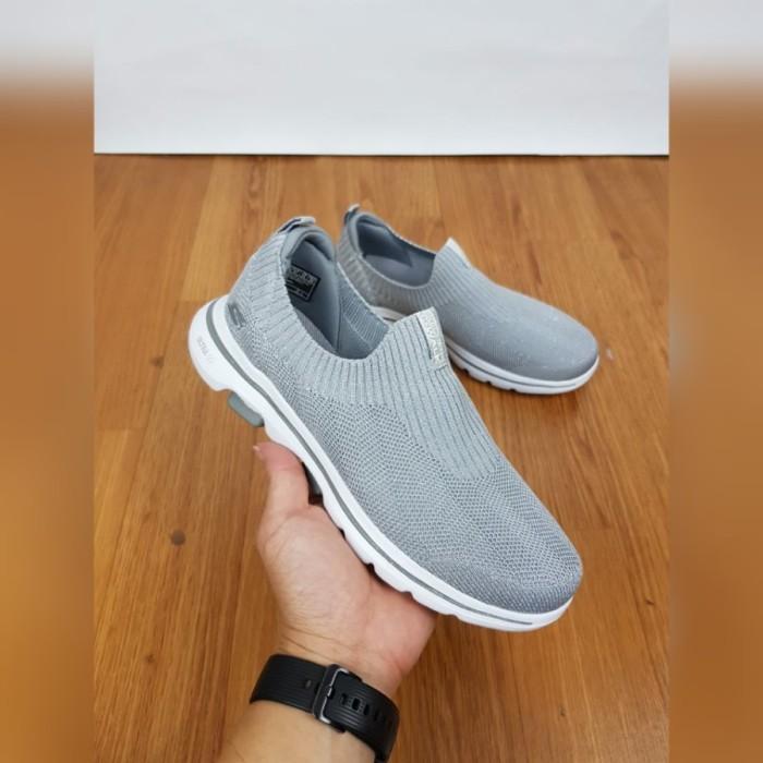 Sepatu Slp On Wanita Skechers GoWalk 5 SPARKLY Original - Abu-abu, 36