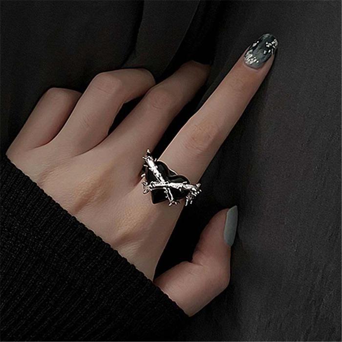 Anemone Wanita Cincin Punk Duri Hitam Geometris Berbentuk Hati Trendi