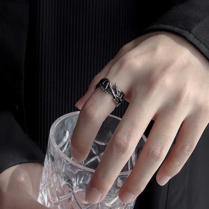Style Cincin Titanium Kepribadian Pria Wanita Duri Hitam Perak Rings