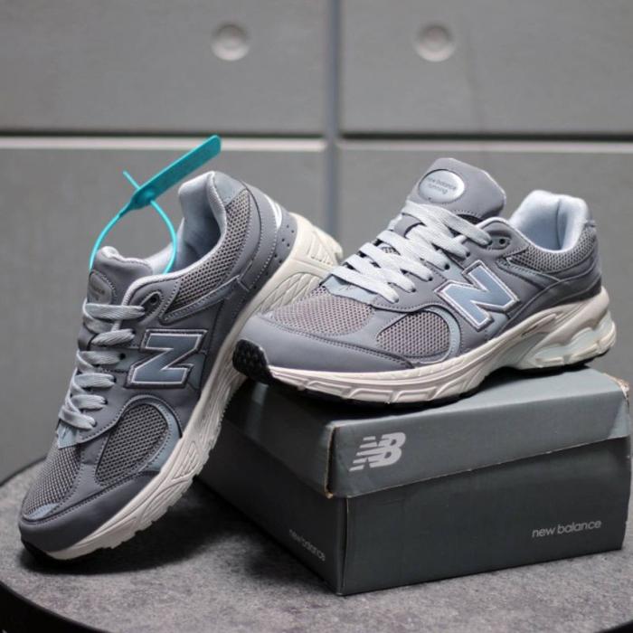 Sepatu Sneakers Pria Wanita NB 2002R Light Premium Quality Diskon