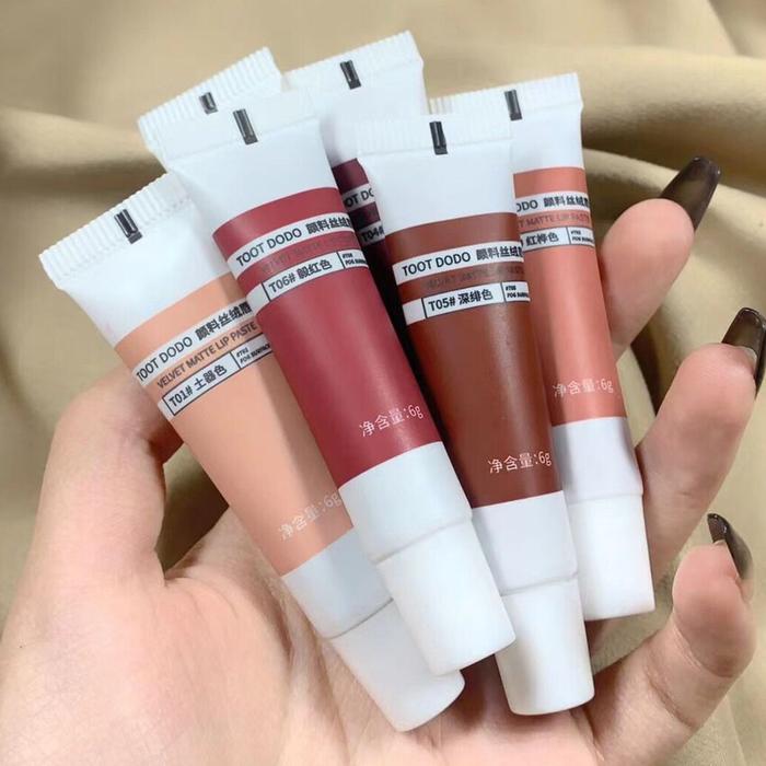 Lipstik Matte Pelembap Bibir, Ringan Dan Tipis Tekstur Pewarna Bibir