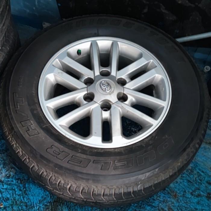 4 velg Ban bekas Ring 17 OEM Toyota Fortuner bekas