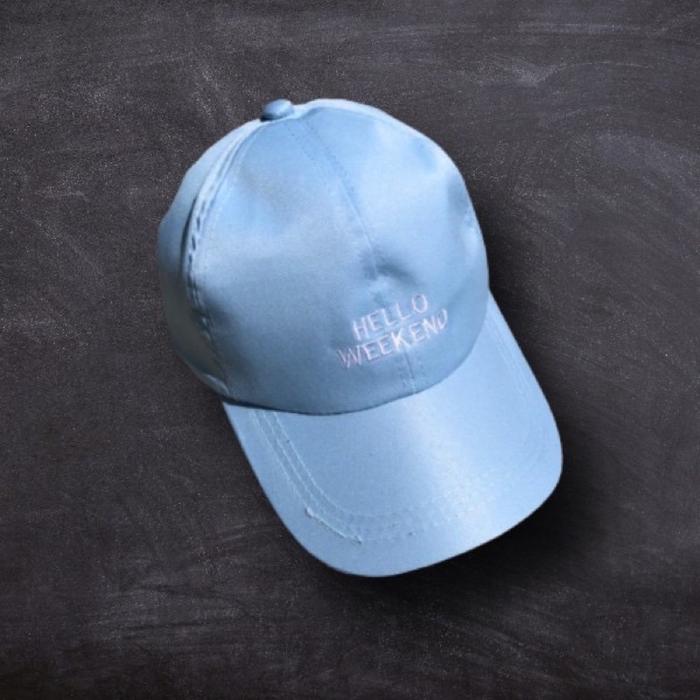 Produk TOPI AESTHETIC HELLO WEEKEND UNISEX Barang Berkwalitas