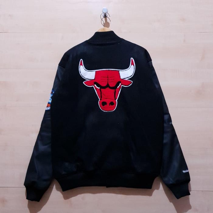 produk baru VARSITY JACKET WOOL LEATHER NBA VINTAGE CHICAGO BULLS
