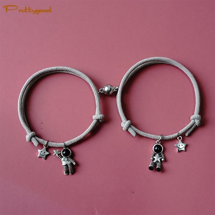 Produk 2 Buah/set Gelang Pasangan Magnet Lucu Astronot Liontin Gelang