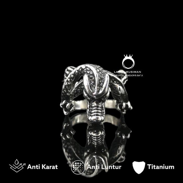 Cincin Pria Titanium Anti Karat Motif Tengkorak Karakter Asli Keren