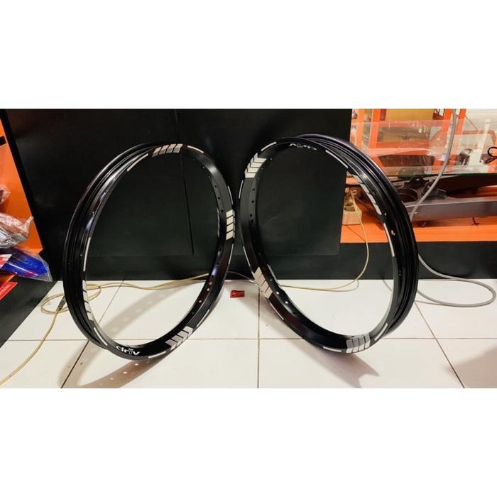 Velg Pelek Velk 140- 160 - 17 - Ring 17 - Black - White - Gold - Driv