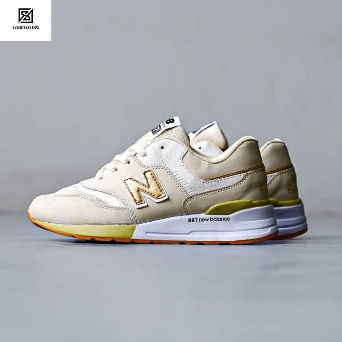 Sepatu Sneakers Casual Wanita NB 997 Cream Gold Terbaru
