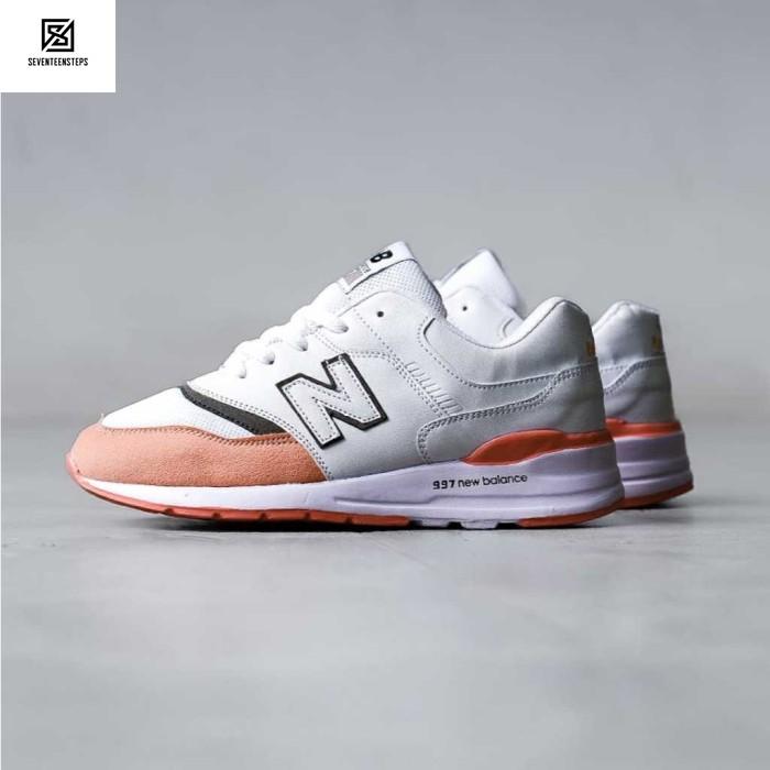 Sepatu Sneakers Casual Wanita NB 997 White Peach Terbaru