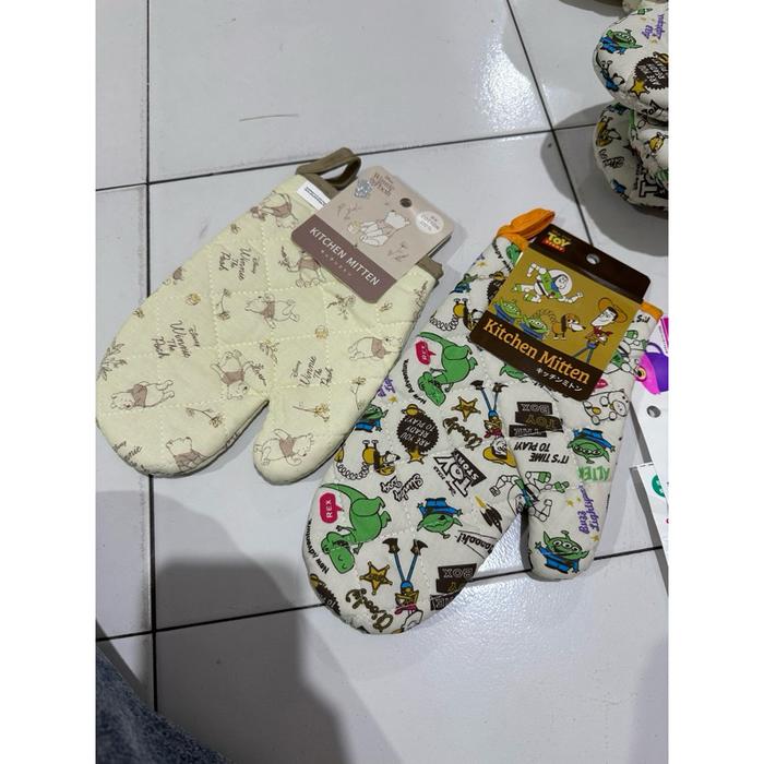 [READY STOCK] kitchen Mitten Disney Japan siera