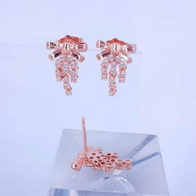 Anting pita replika berlian medan titanium, aman dipakai sehari hari