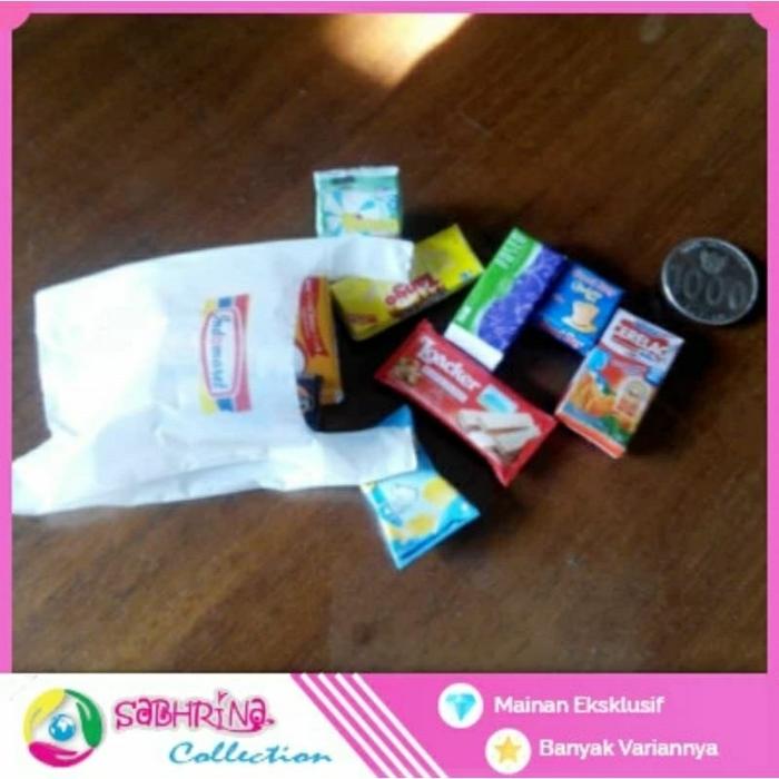 Miniatur Kantong Plastik dan Snack Kemasan