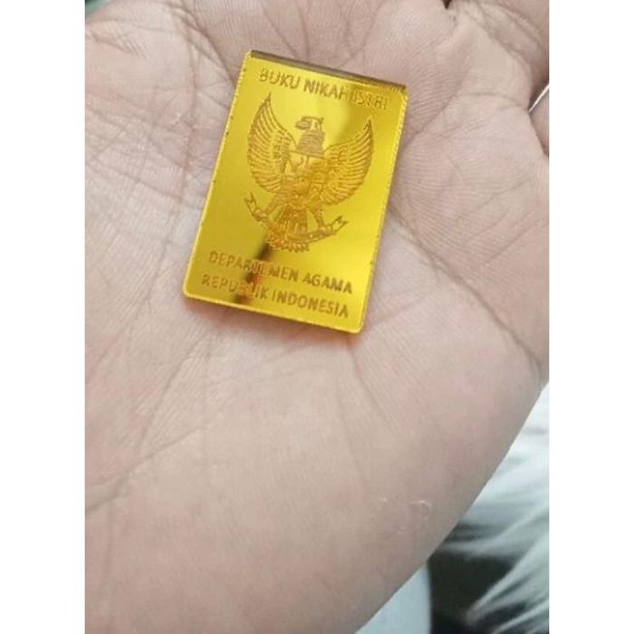 Replika akrilik buku nikah suami istri