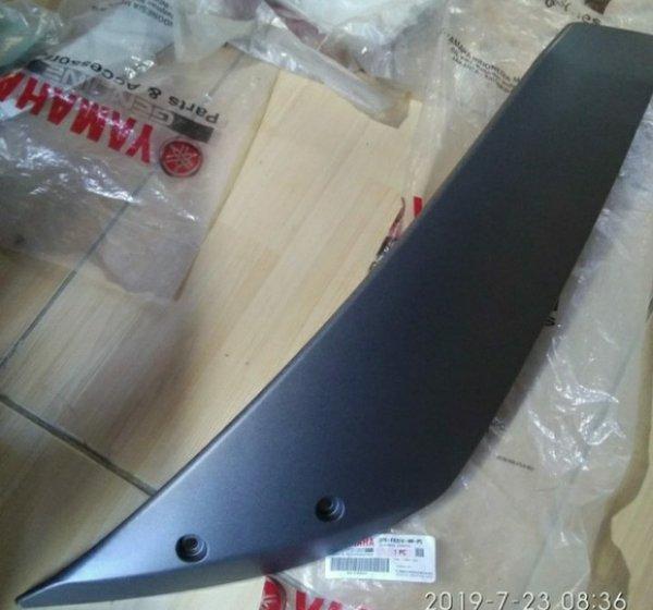 Fairing sayap luar kiri R15 V2 lama abu abu ori ygp