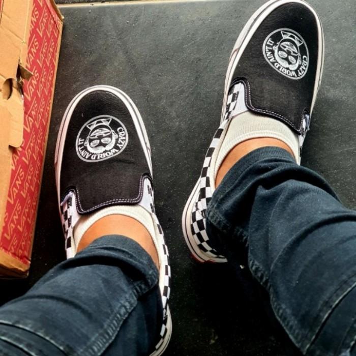 Fs Sepatu Vans Slip On Catur Crazy World Hitam Putih Grade Original (Best Quality)