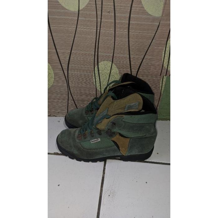 SEPATU DOCTORMARTIN HIGH BOOTH SIZE 40 MADE IN ITALY - SECOND
