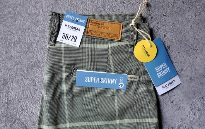 Celana Chino Pull&Bear Tartan Hijau Kotak Green Long Pants HAPPY SHOPPING DAN TERIMAKASIH .