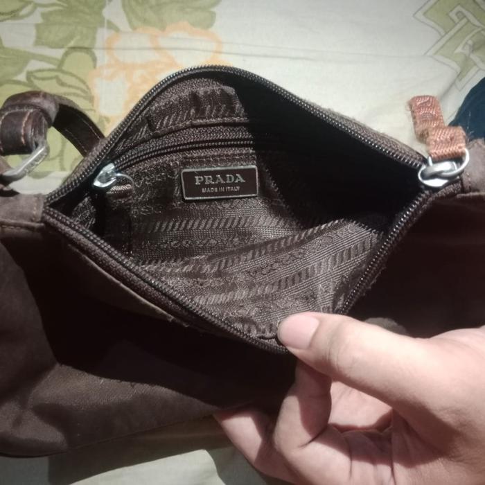 tas slempang branded prada