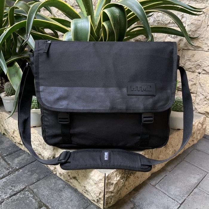 HTML MESSENGER BAG 15 BLACK