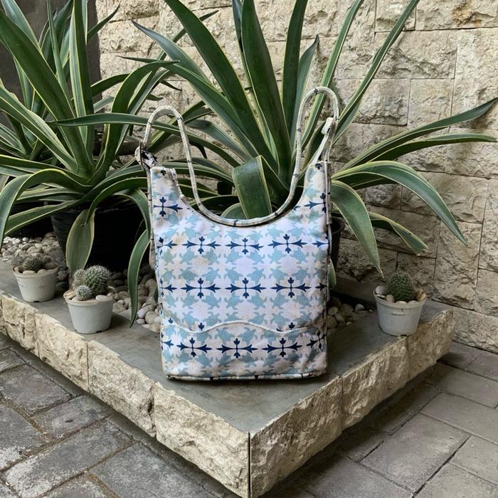 REYN SPOONER HAWAII USA SLING BAG