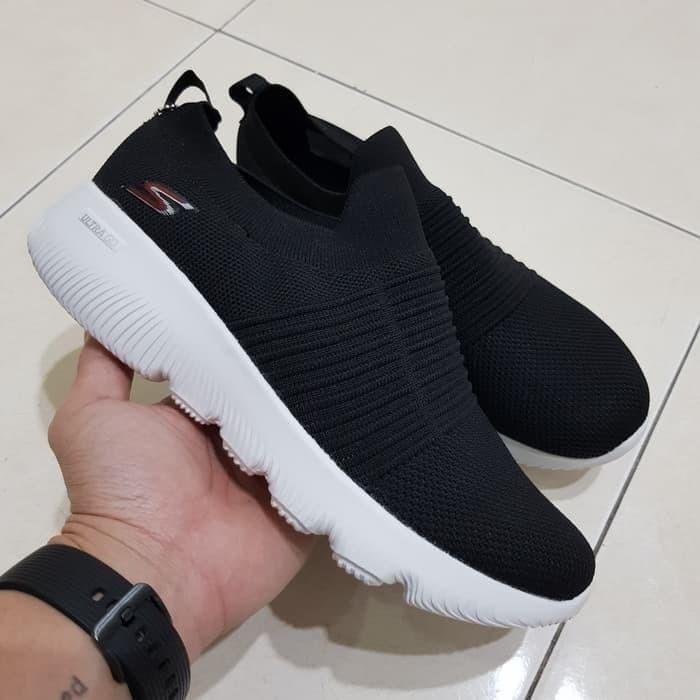 SEPATU SKECHERS GORUN FOCUS / SKECHER / SKETCHER - BLACK/WHITE