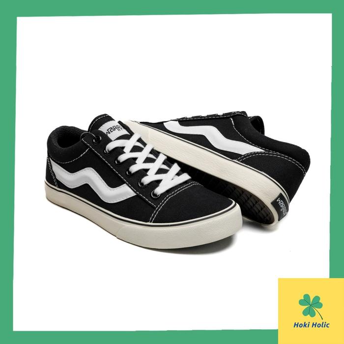 QSHOP- Warrior Apollo Black White Low Sepatu Warrior Original Warrior Shoes