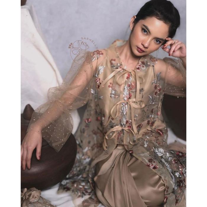 BAHARIWATI TUNIK / TUNIK KUTUBARU / KARTINI/ GARDEN LACE/ KONDANGAN WISUDA LEBARAN/ LACE BORDIR/JENA