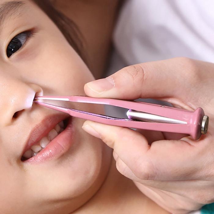 Infant Baby Dig Booger Clip Clean Ear Nose Navel Tweezers Babies Safety Forceps With LED Light Baby 