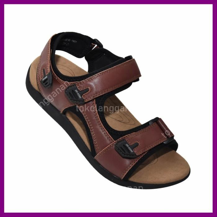 Dr. Kong Ukuran 39 Sandal Pria Kasual S9000156 - Cokelat
