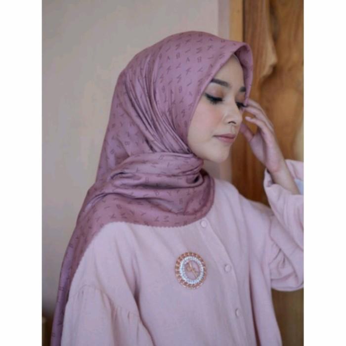 L14 Alphabet scarf in rose by wearing klamby