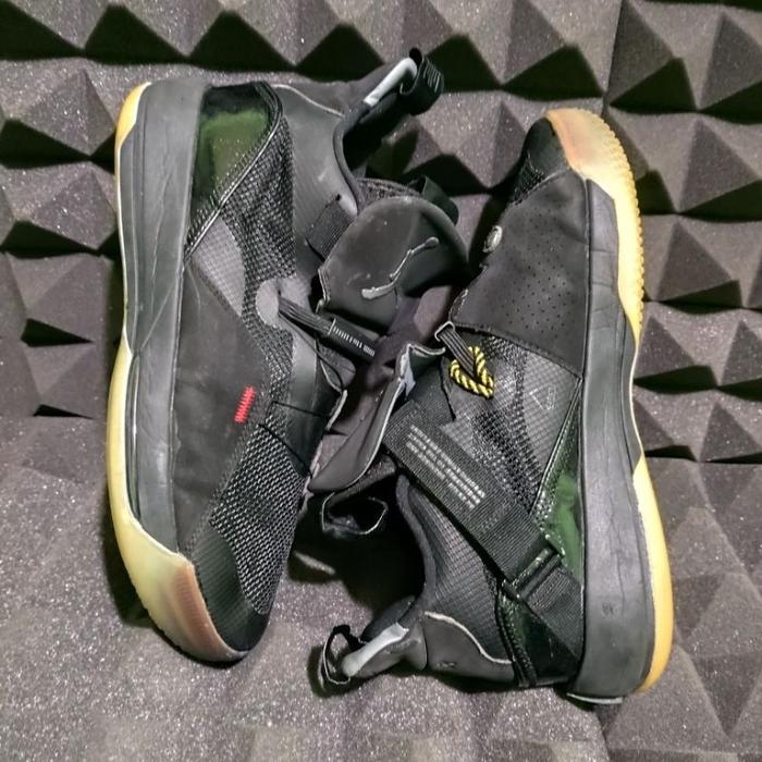 PROMO - AJ XXXIII PF 33 BOTH TOES WITH STAINS SIZE : 44 (28Cm)