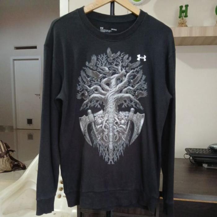 CN Crewneck Katun TebalHitam pekat  UNDER ARMOUR second  original LD 110 P 70  size  L mulus no minu