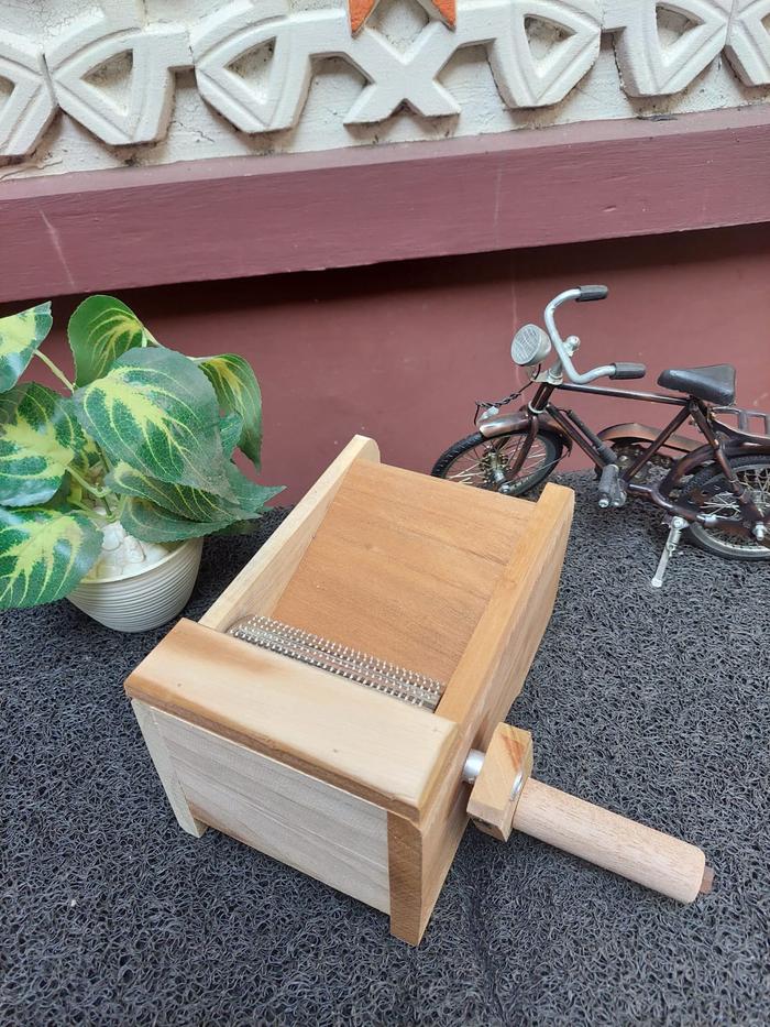 ALAT PARUT KELAPA DAN REMPAH LAINNYA DARI KAYU JATI ASLI
