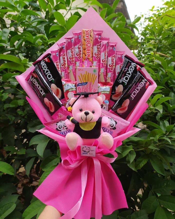 S BUKET SNACK COKLAT SILVERQUEEN SERBA PINK BONEKA WISUDA /Anniversary/bingkisan Snack Ulang Tahun/U