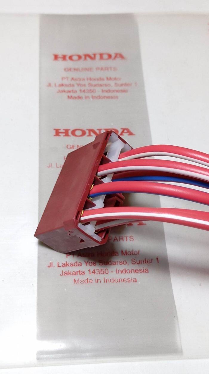 Soket ECU ECM ICU BeAT FI eSP/Scoopy FI eSP/BeAT street/Spacy FI/Vario 110 FI/BeAT pop S K81 Origina