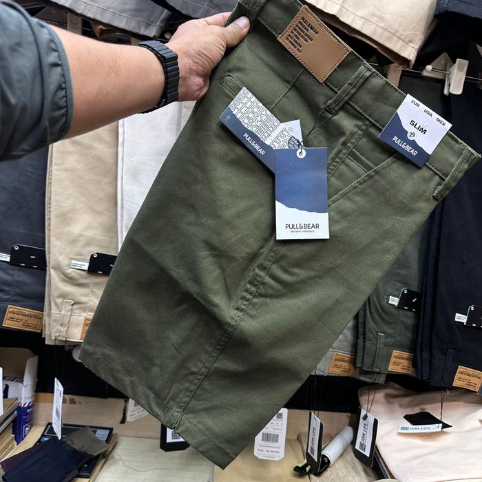 Celana Celana Pendek Santai Pria Hijau Army Branded PULL AND BEAR
