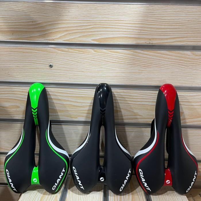 Sadel Saddle Sepeda Giant PLUSH Gel