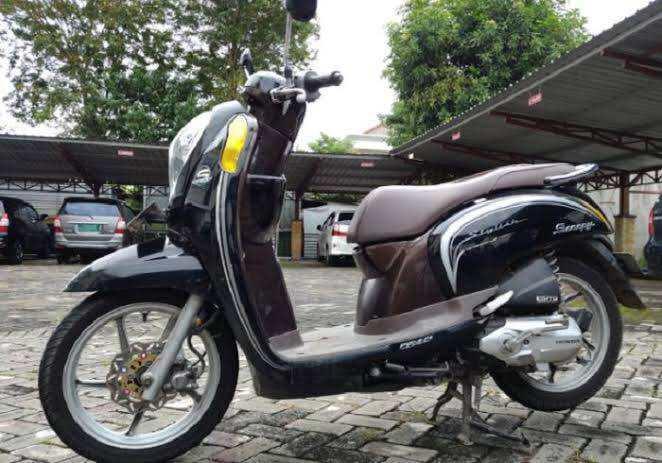 sayap tebeng depan kap samping bagian kanan scoopy fi K16 2017 Original win