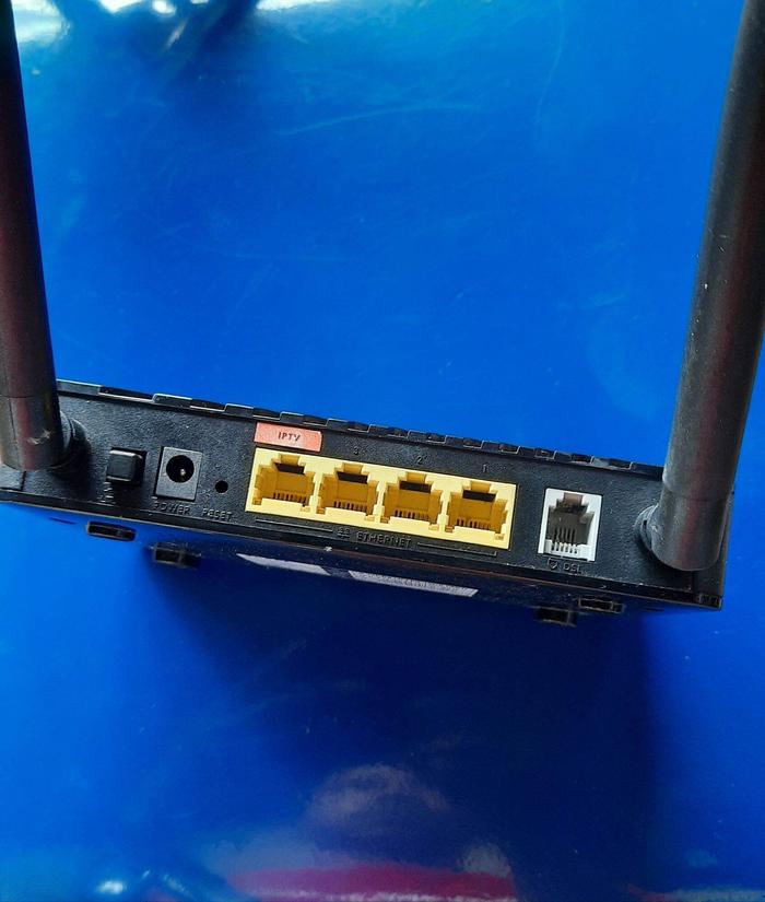 modem router ZYXEL indihome fiber. P-660HN-T1  v2