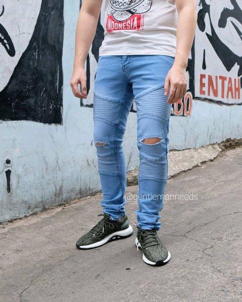 Celana panjang jeans denim cowok skinny biru sobek lutut Sky Blue Double Biker Ripped jeans