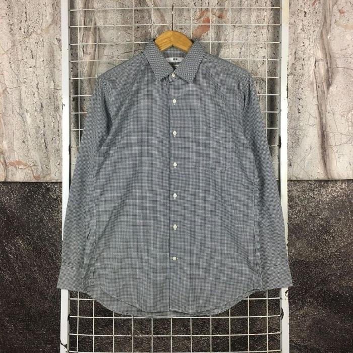 Kemeja Lengan Panjang Pria Slimfit Original Uniqlo Size M . SDA 05509 Second Bekas Preloved