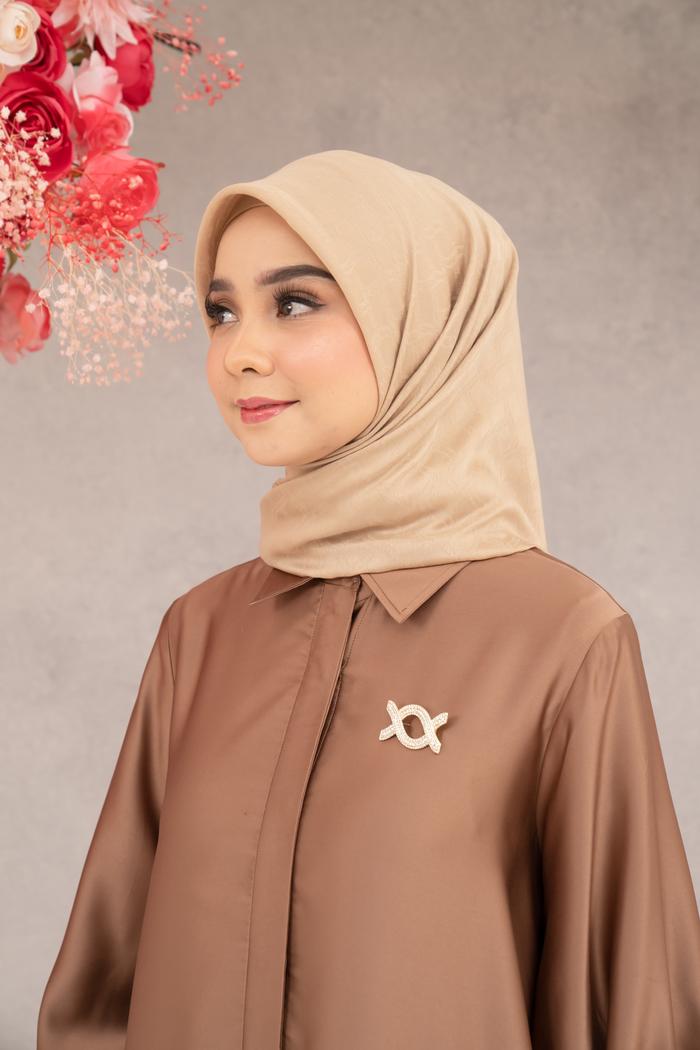 Klamby - Plain Scarf Monogram Chain