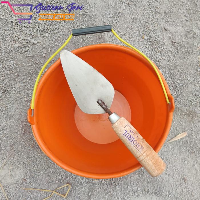 PAKET HEMAT Alat Pengaduk Semen Ember Dan Cetok Semen - Ember Plastik Alat Tukang Dan Sendok Semen B